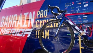 Zajrzyj do środka autokaru Bahrain-Merida [video]