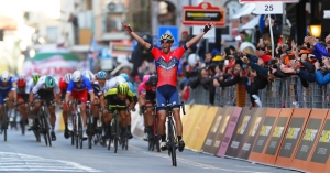 Vincenzo Nibali w mistrzowskim stylu wygrał Mediolan-San Remo [video]