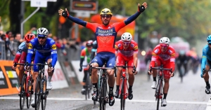 Sonny Colbrelli najszybszy w Gran Piemonte [video]