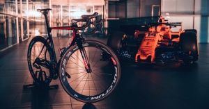 Bahrain-Merida przyspiesza. Do grupy dołącza McLaren