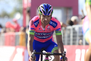 Giro: upadek Scarponiego w końcówce 3. etapu