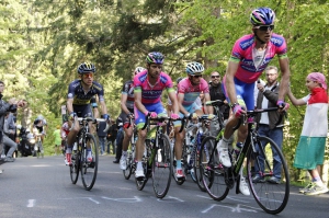 Giro: Niemiec świetny w górach, słabszy dzień „Scarpy”  (video)