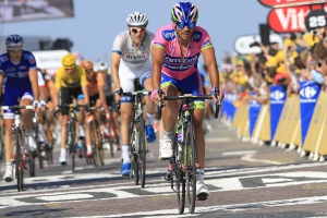 10. etap TdF: Niemiec w głównej grupie, nerwowy finisz